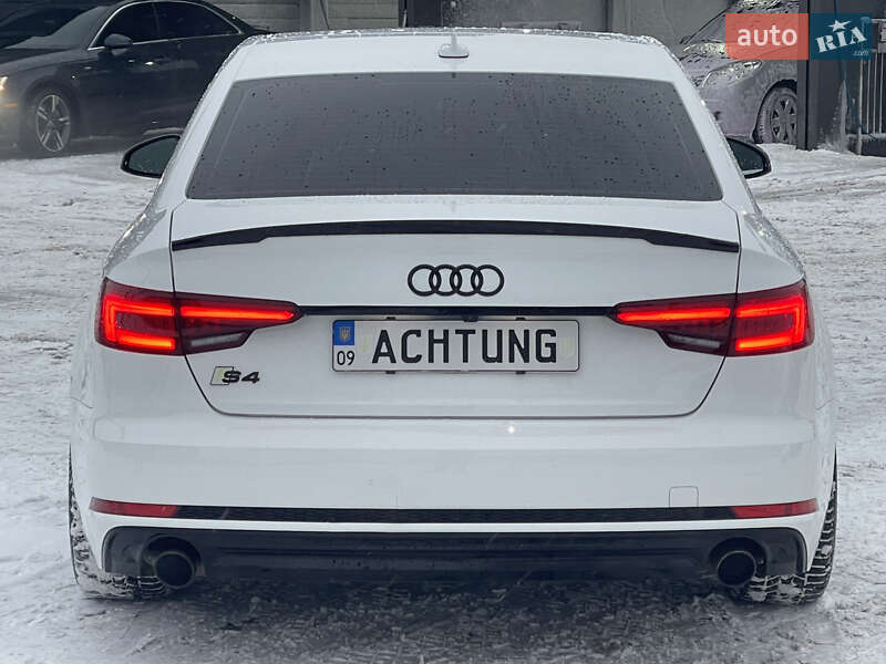 Седан Audi A4 2017 в Ивано-Франковске