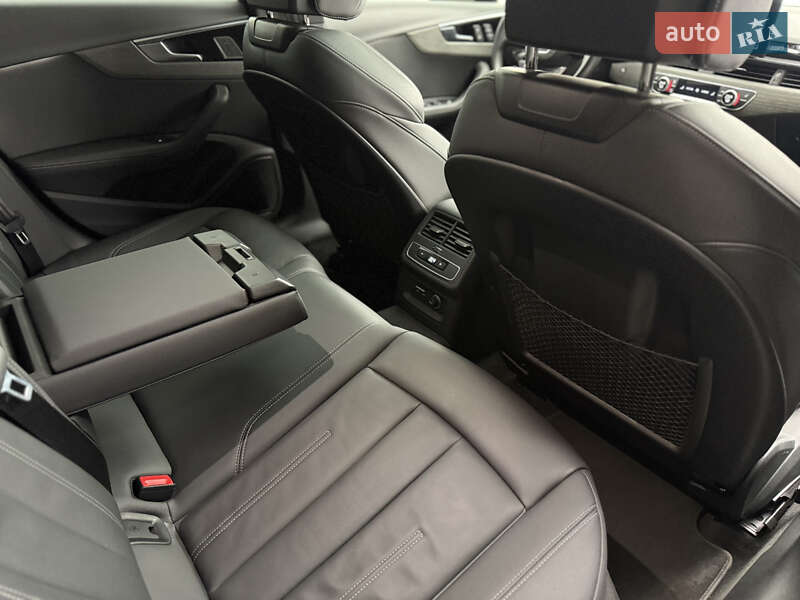 Седан Audi A4 2023 в Киеве