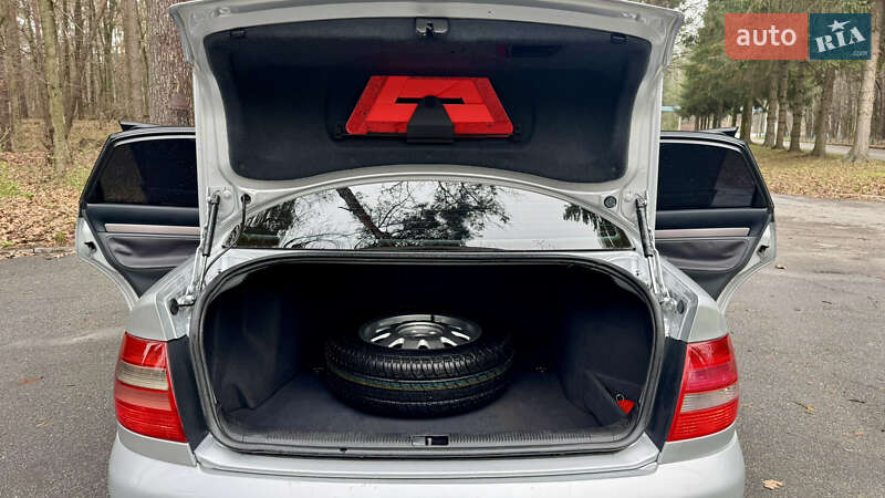 Седан Audi A4 2000 в Виннице