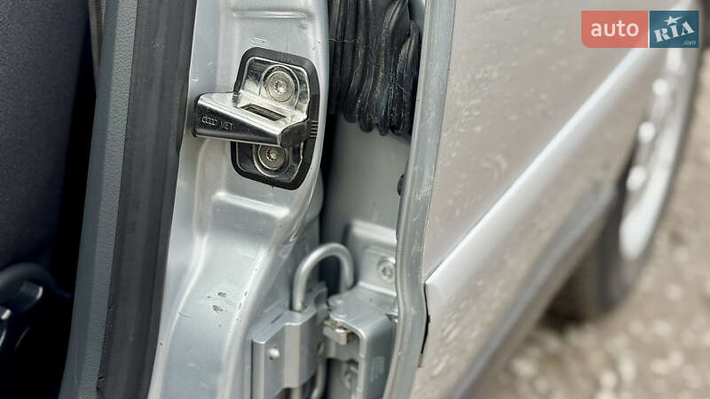 Седан Audi A4 2000 в Виннице