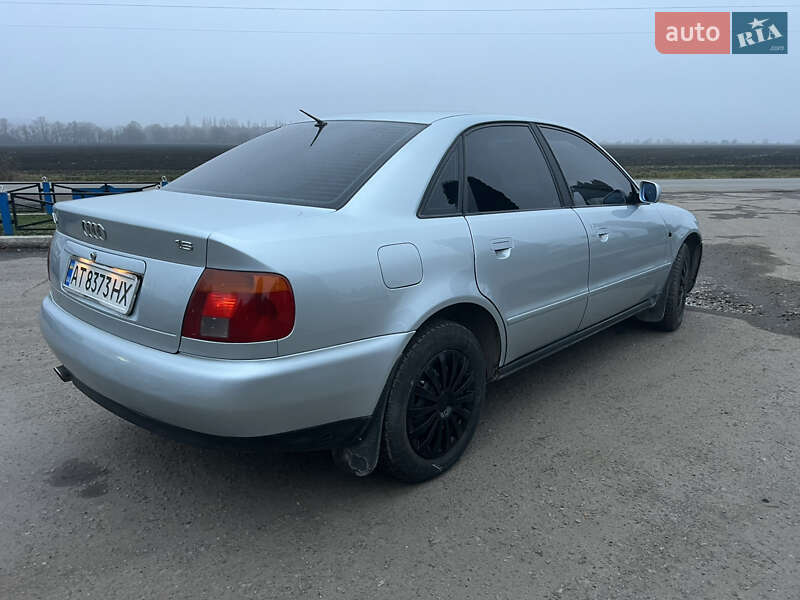 Седан Audi A4 1998 в Красилові