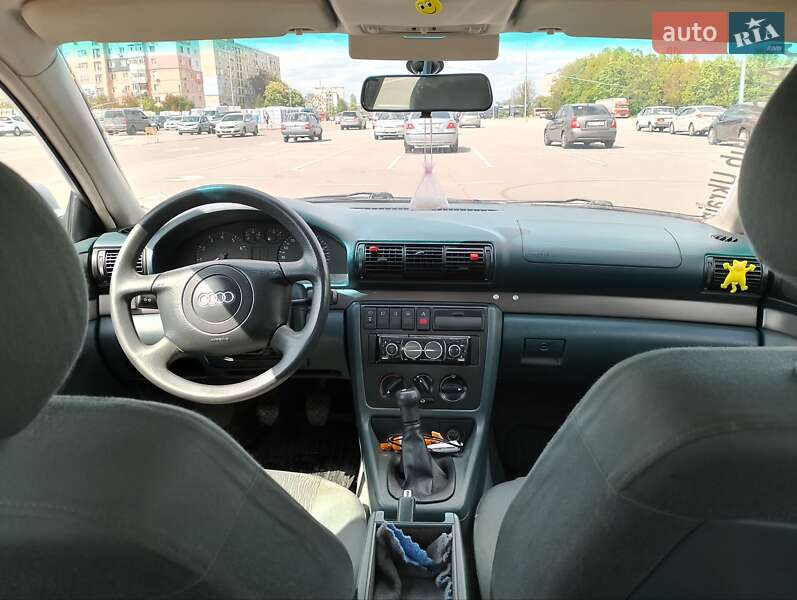 Седан Audi A4 1998 в Малой Виске