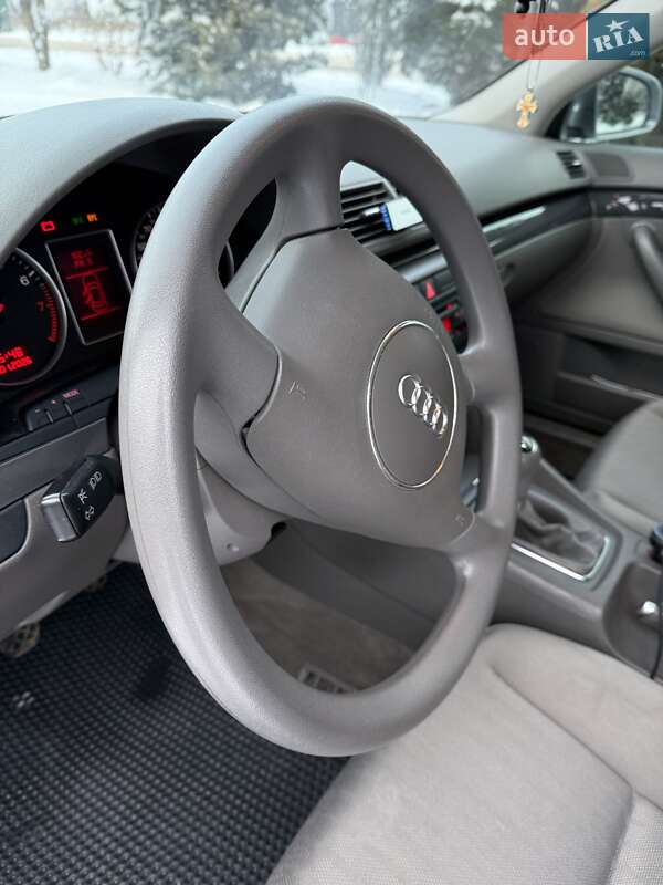 Седан Audi A4 2004 в Ивано-Франковске