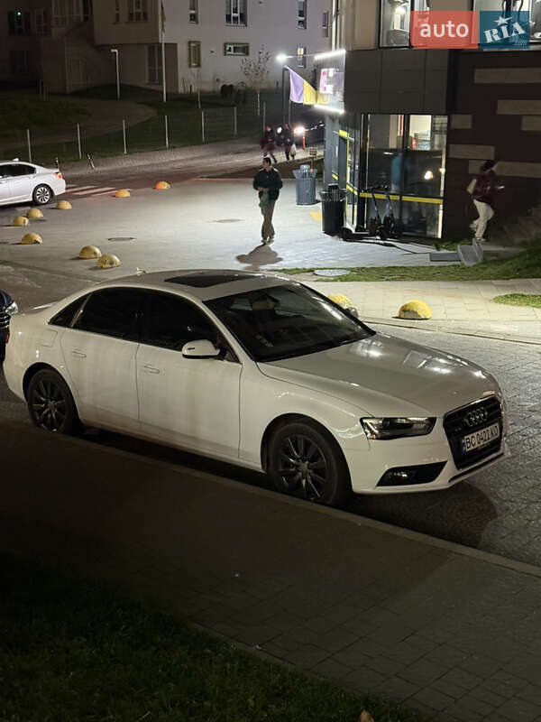 Седан Audi A4 2012 в Львове