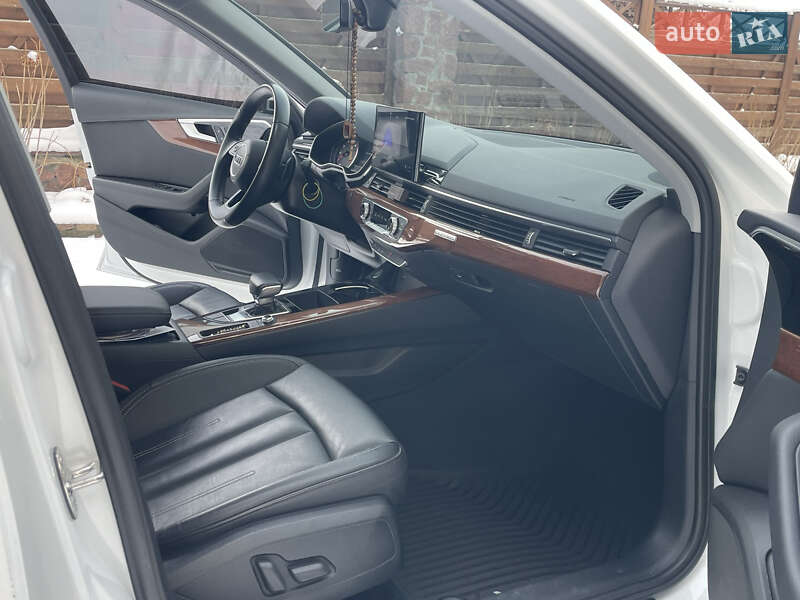 Седан Audi A4 2022 в Житомире