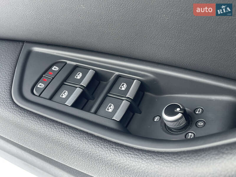 Седан Audi A4 2022 в Житомире