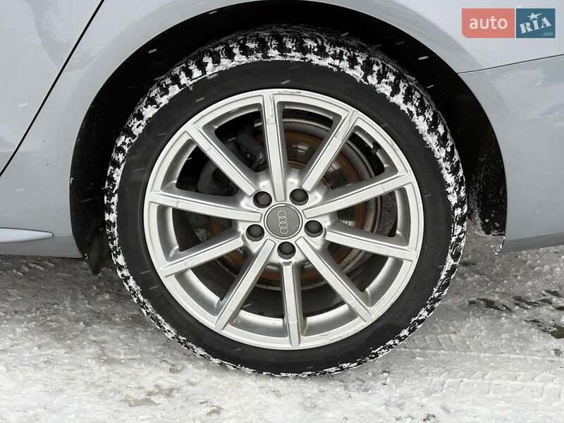 Седан Audi A4 2015 в Львове