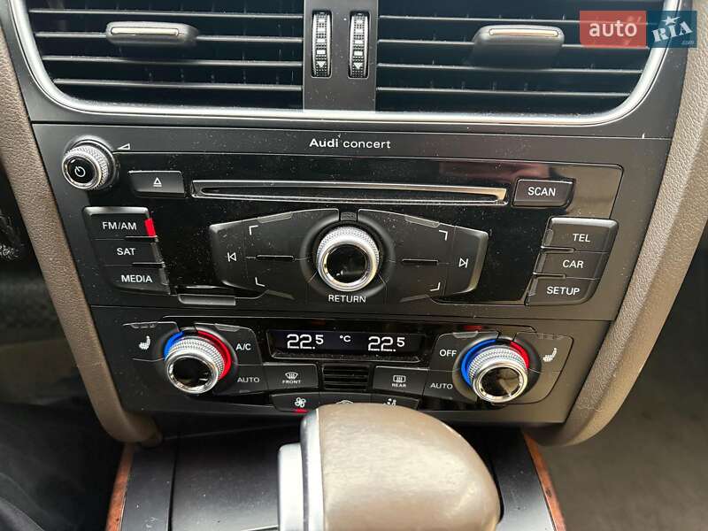 Седан Audi A4 2015 в Львове