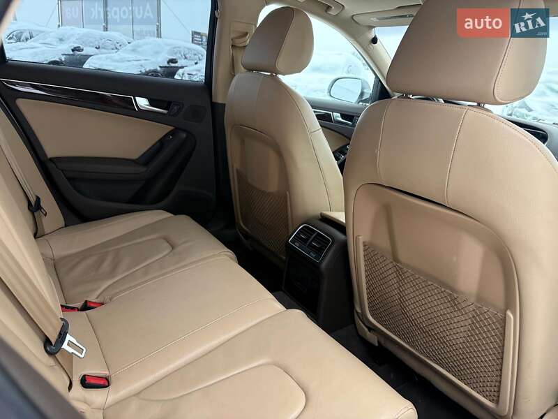 Седан Audi A4 2015 в Львове