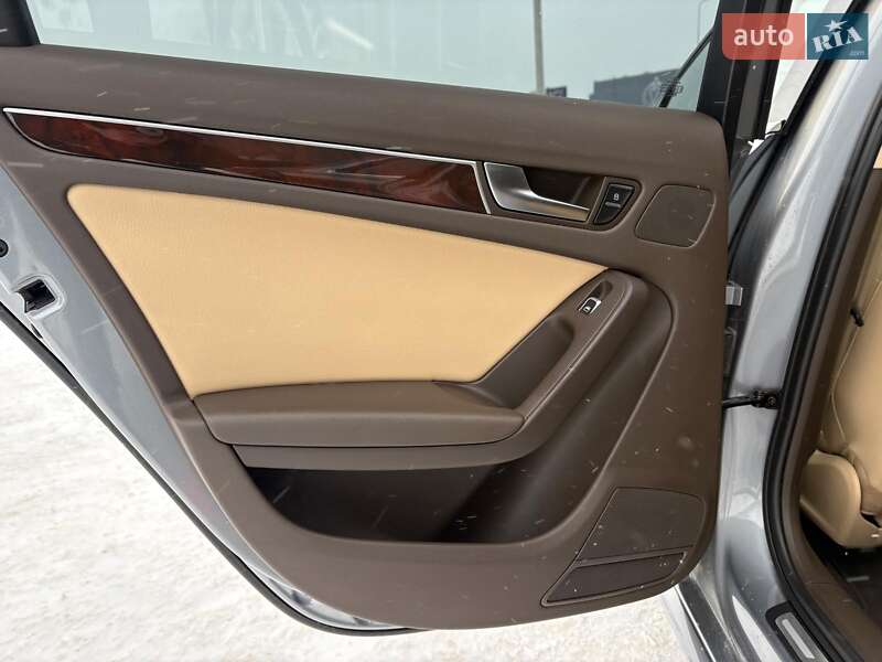 Седан Audi A4 2015 в Львове