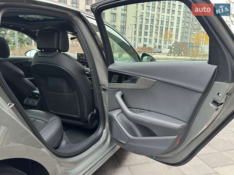 Седан Audi A4 2022 в Киеве