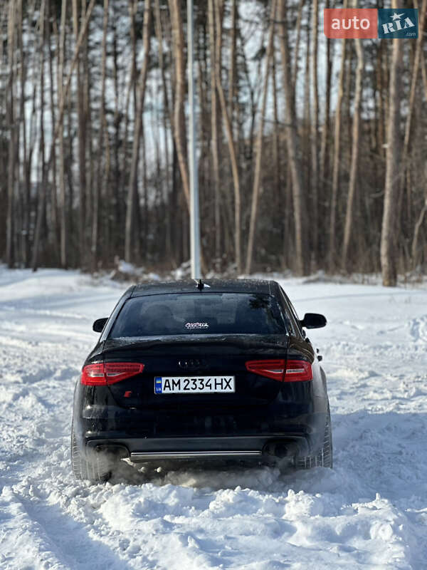 Седан Audi A4 2013 в Житомире