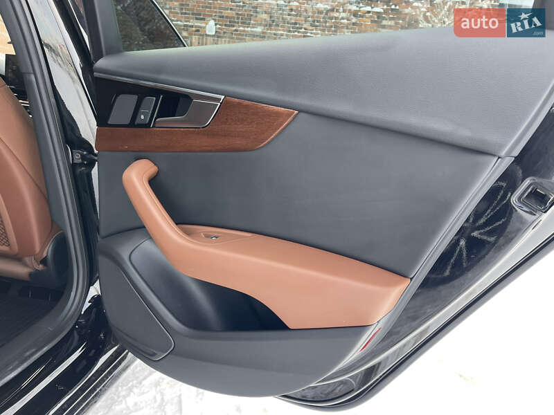 Седан Audi A4 2020 в Киеве