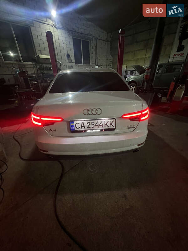 Седан Audi A4 2016 в Киеве