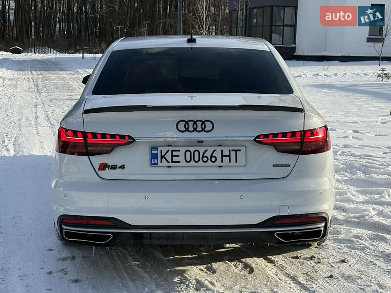 Седан Audi A4 2022 в Киеве