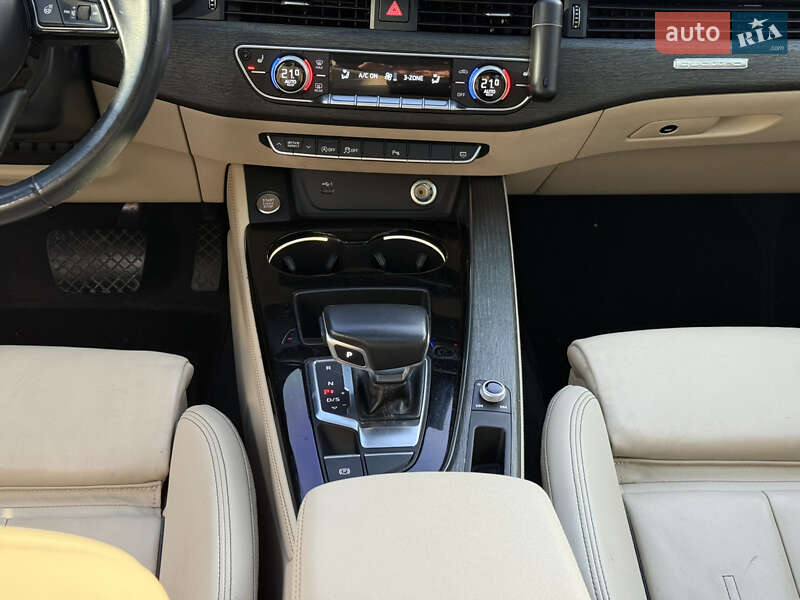 Седан Audi A4 2022 в Киеве