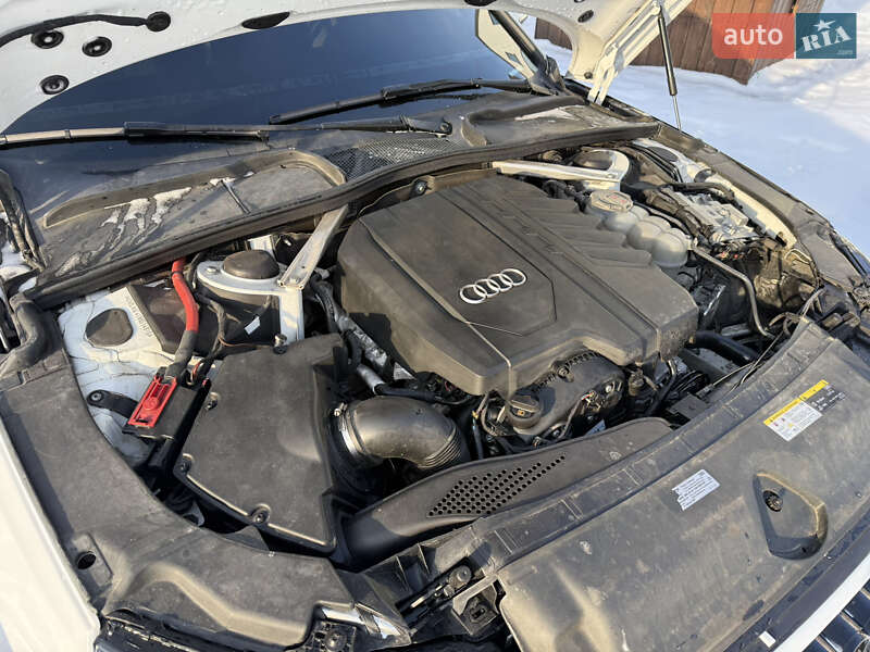 Седан Audi A4 2022 в Киеве