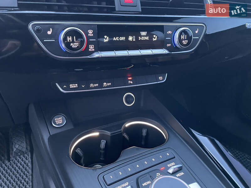 Седан Audi A4 2016 в Киеве