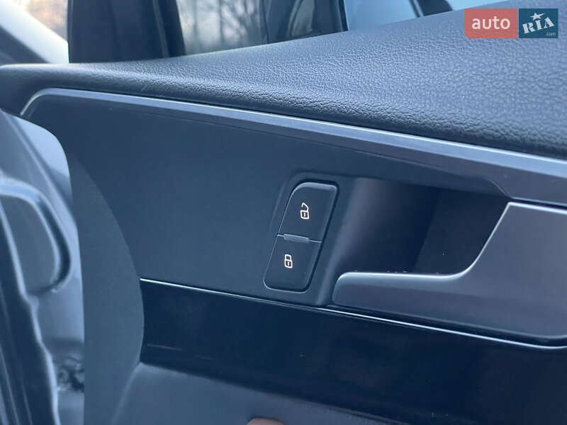 Седан Audi A4 2016 в Киеве