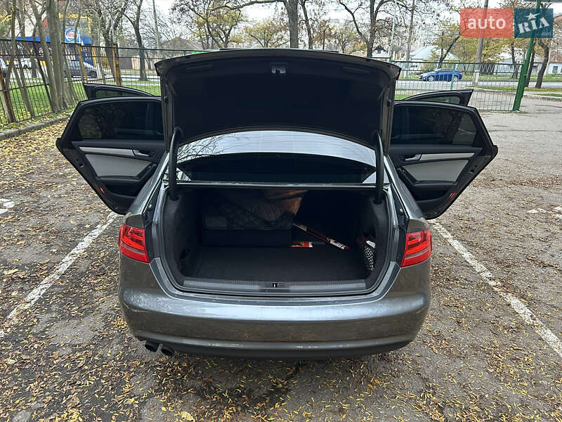 Седан Audi A4 2012 в Николаеве