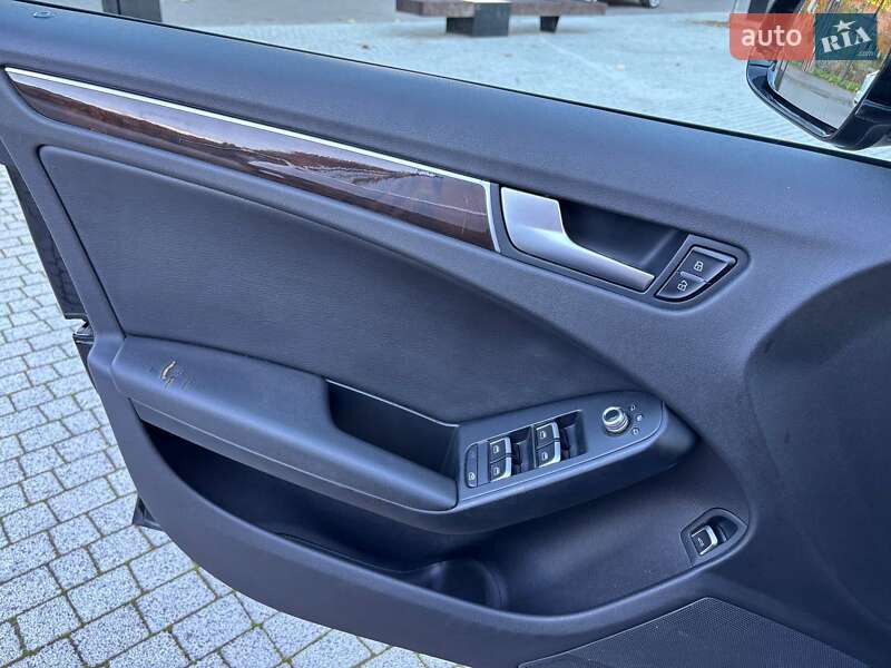 Седан Audi A4 2015 в Винниках