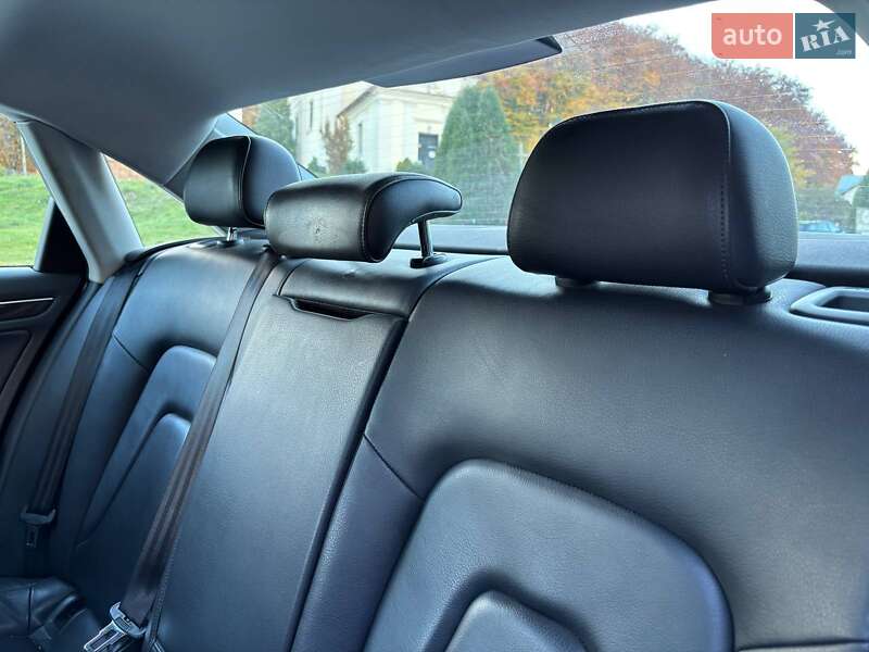 Седан Audi A4 2015 в Винниках