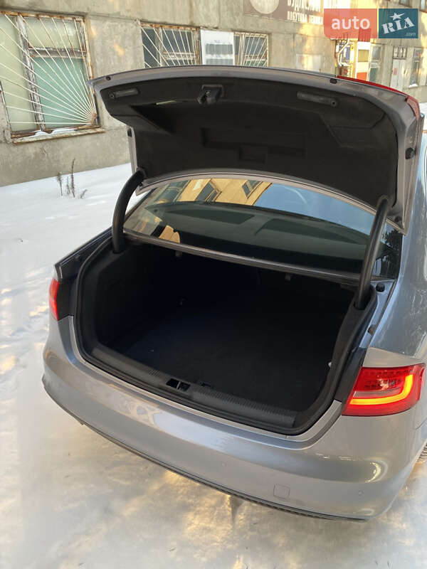 Седан Audi A4 2015 в Полтаве