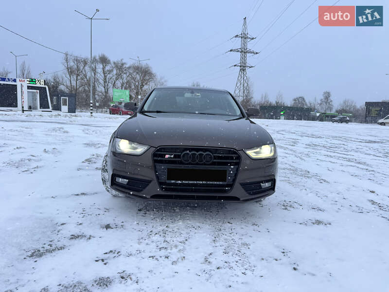 Седан Audi A4 2012 в Киеве