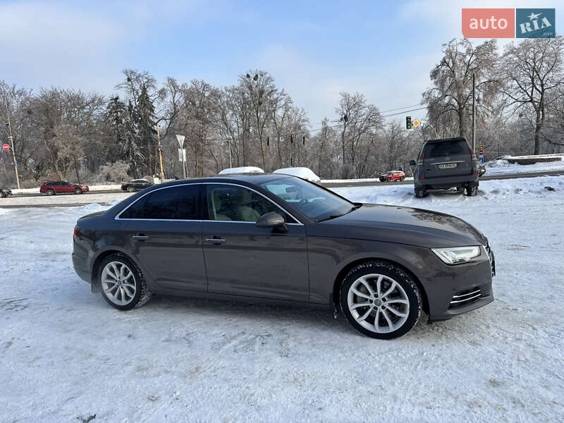Седан Audi A4 2016 в Киеве