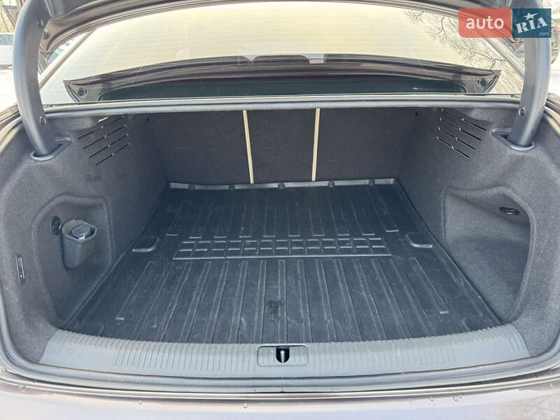 Седан Audi A4 2016 в Киеве