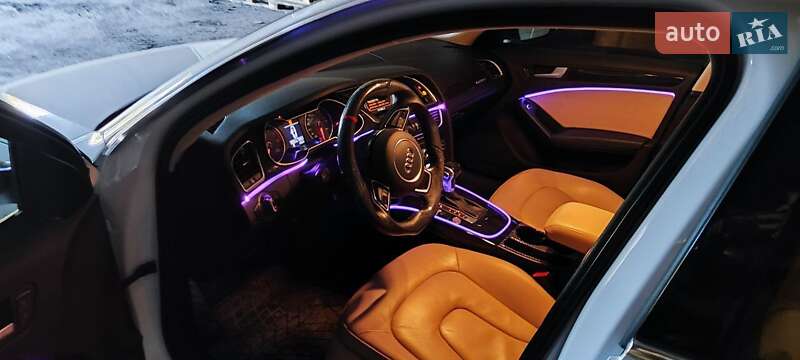Седан Audi A4 2015 в Львове