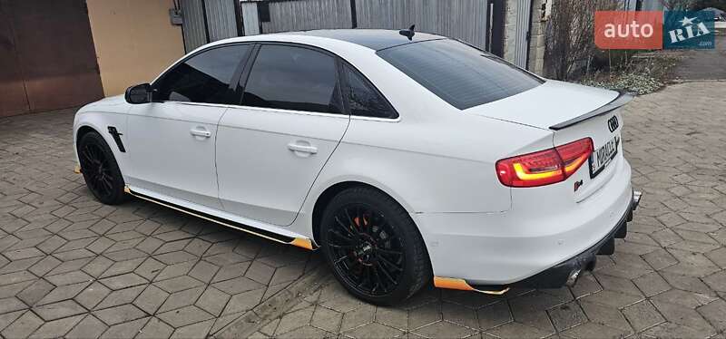 Седан Audi A4 2015 в Львове