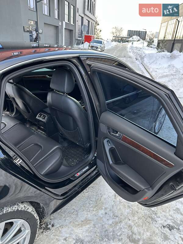Седан Audi A4 2012 в Львове