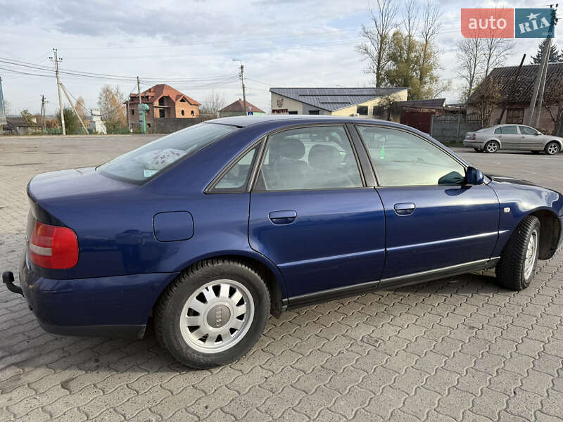 Седан Audi A4 2000 в Львове