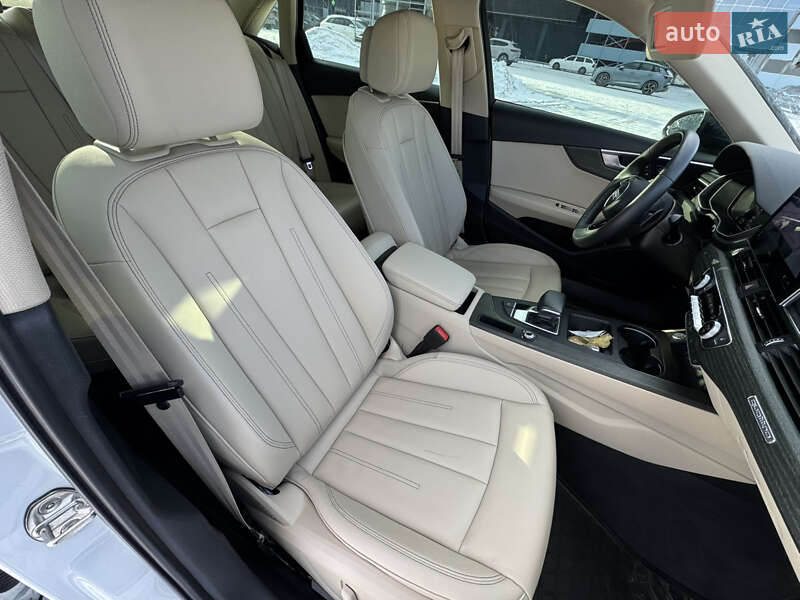 Седан Audi A4 2022 в Киеве