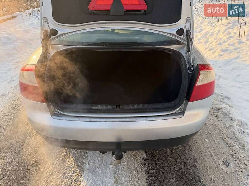 Седан Audi A4 2004 в Ровно