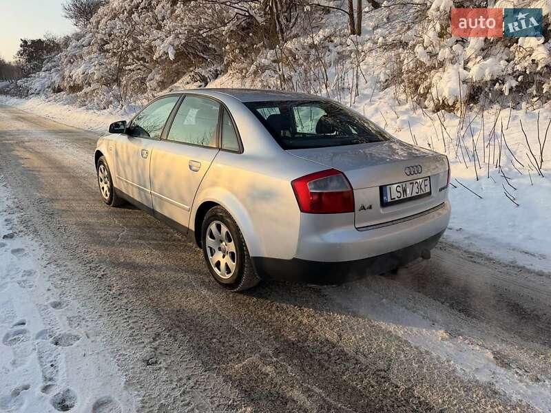 Седан Audi A4 2004 в Ровно