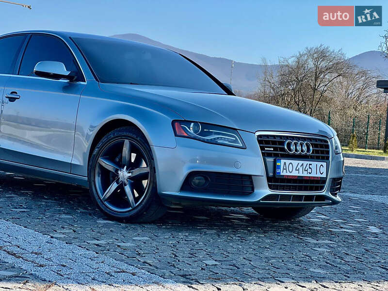 Седан Audi A4 2010 в Иршаве