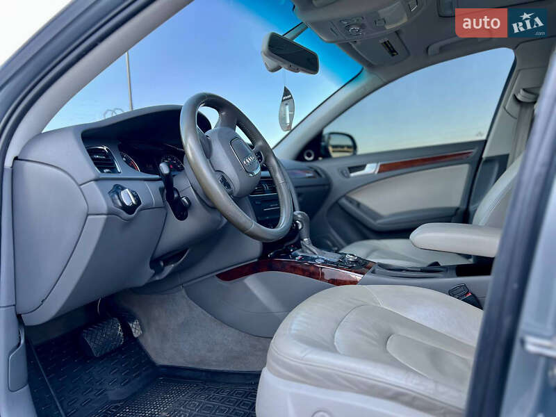 Седан Audi A4 2010 в Иршаве