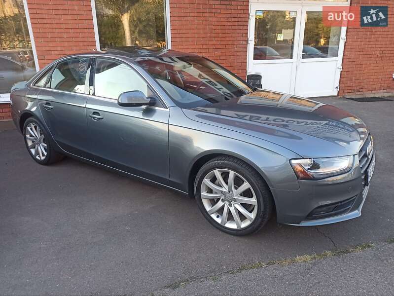 Седан Audi A4 2013 в Кривом Роге