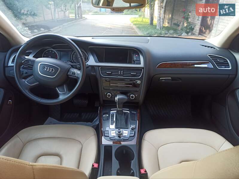 Седан Audi A4 2013 в Кривом Роге