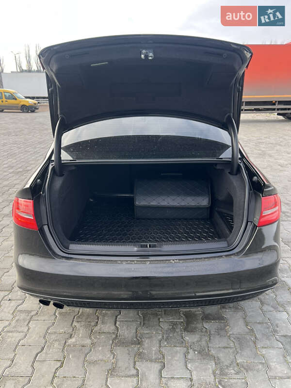 Седан Audi A4 2014 в Николаеве