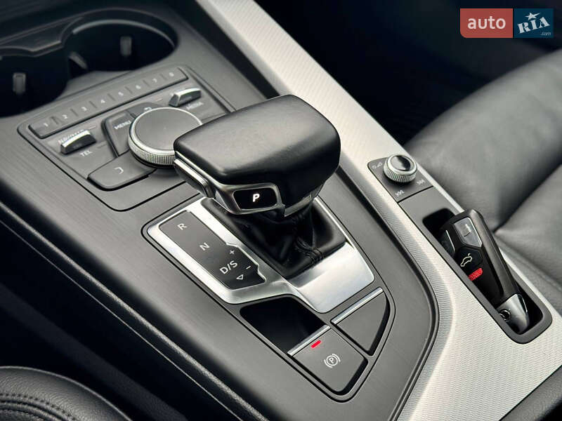 Седан Audi A4 2018 в Киеве