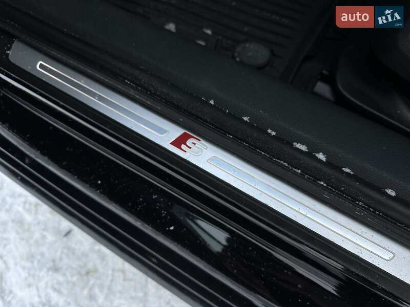 Седан Audi A4 2020 в Львові