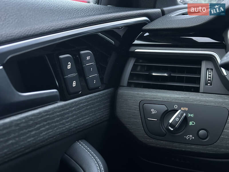 Седан Audi A4 2020 в Львові