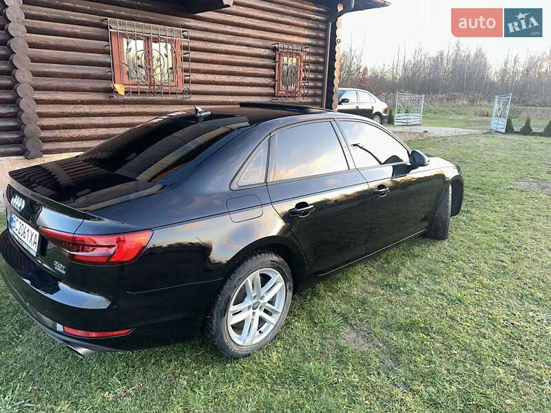 Седан Audi A4 2017 в Львове