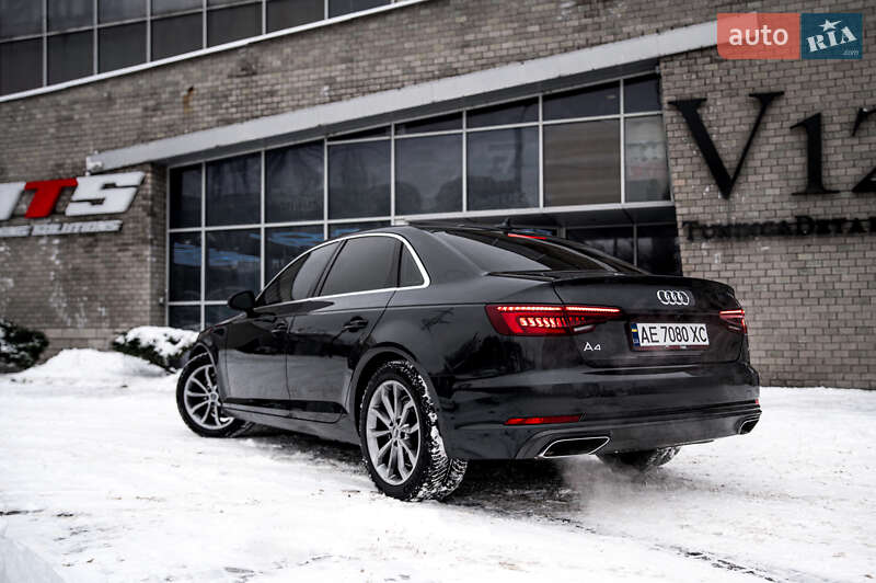 Седан Audi A4 2019 в Днепре