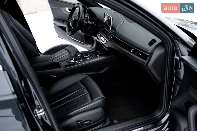 Седан Audi A4 2019 в Днепре