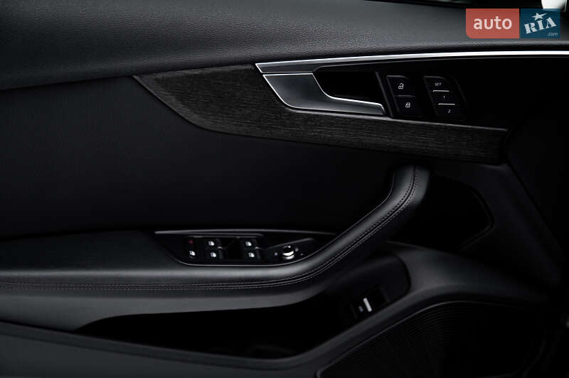 Седан Audi A4 2019 в Днепре