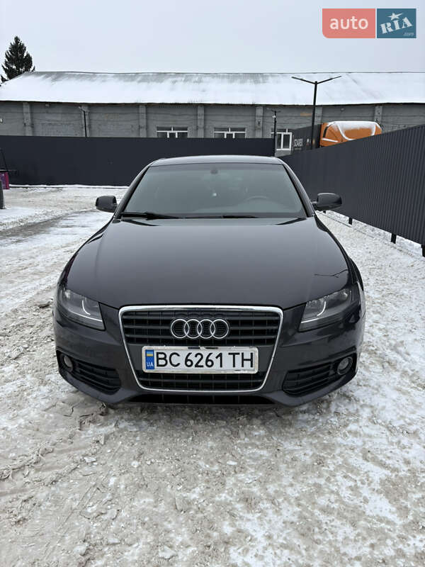 Седан Audi A4 2010 в Львове